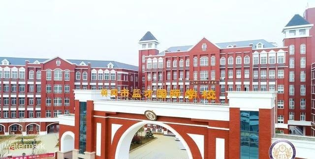 湖北省黃岡市益才國際學(xué)校——智慧校園人臉識別測溫閘機(jī)項(xiàng)目