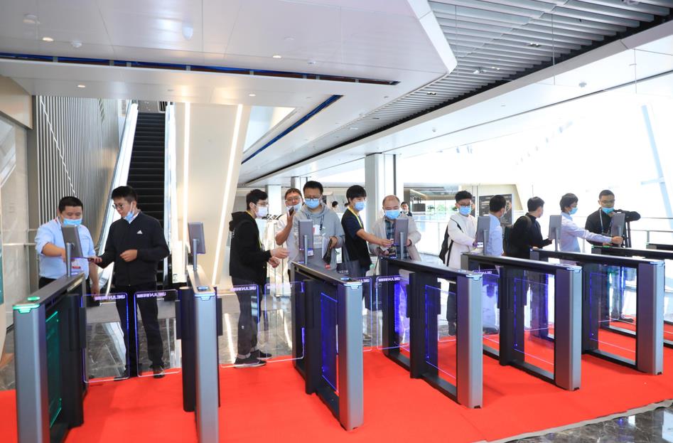 鐵軍智能-健康行程碼核驗(yàn)閘機(jī)，實(shí)現(xiàn)小區(qū),寫字樓大廈等場地科技防疫!