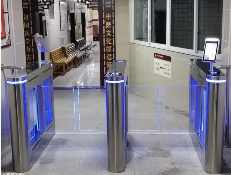 醫(yī)院自助核驗(yàn)人臉測溫閘機(jī)，健康碼防疫閘機(jī)的應(yīng)用