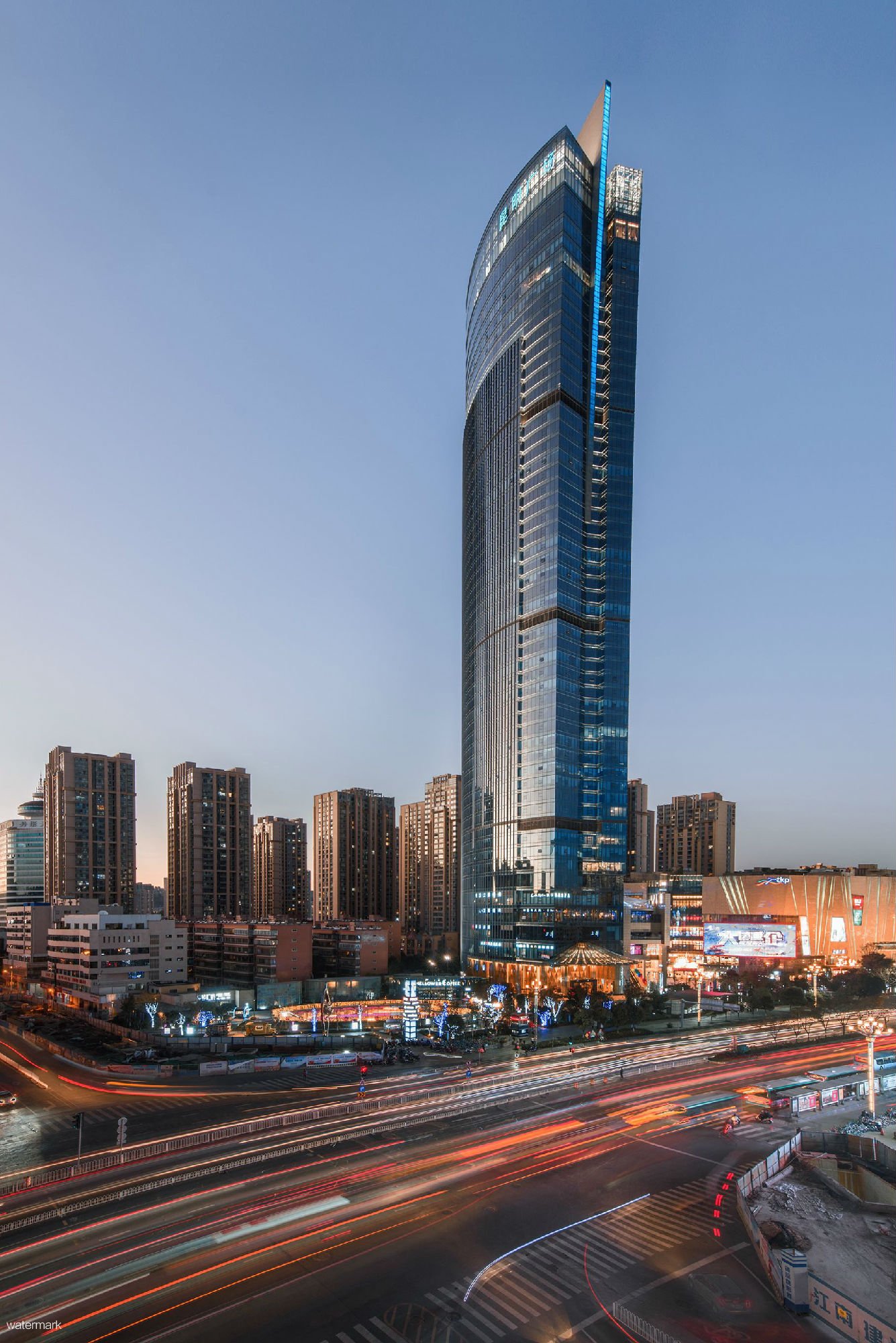 昆明北市區第一高樓——同德·昆明廣場獵豹速通門智能通行項目