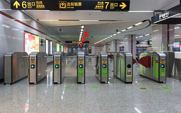 深圳閘機廠家介紹地鐵出入口三輥閘機配套設備