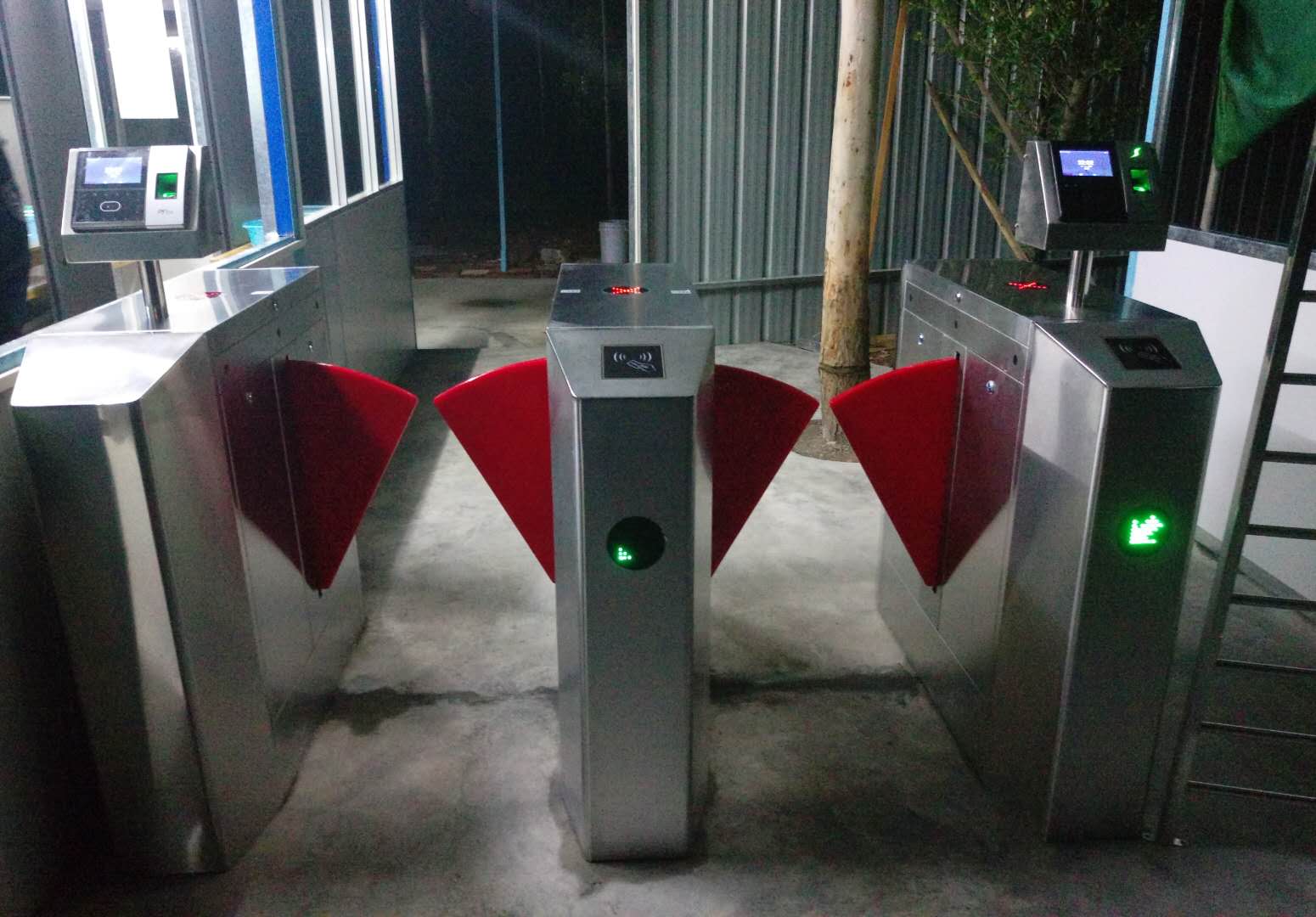 領航電源科技有限公司-工廠翼閘閘機工程項目