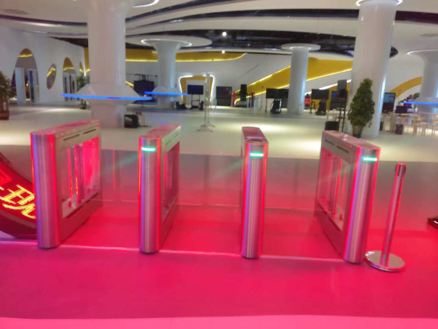 煙臺海洋旅游VR體驗中心檢票系統+小擺閘