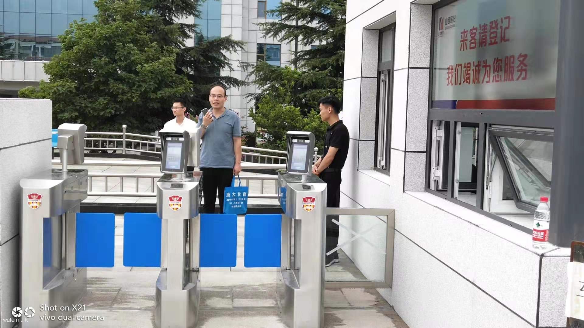 山西焦化集團戶外動態人臉識別+擺閘案例