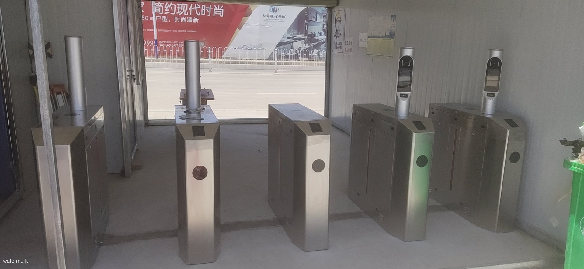 工地啟用鐵軍動態人臉識別翼閘案例