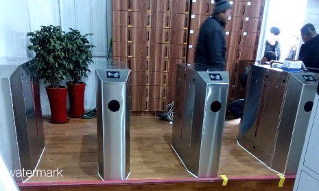 人行通道閘之擺閘工廠倉庫的解決方案