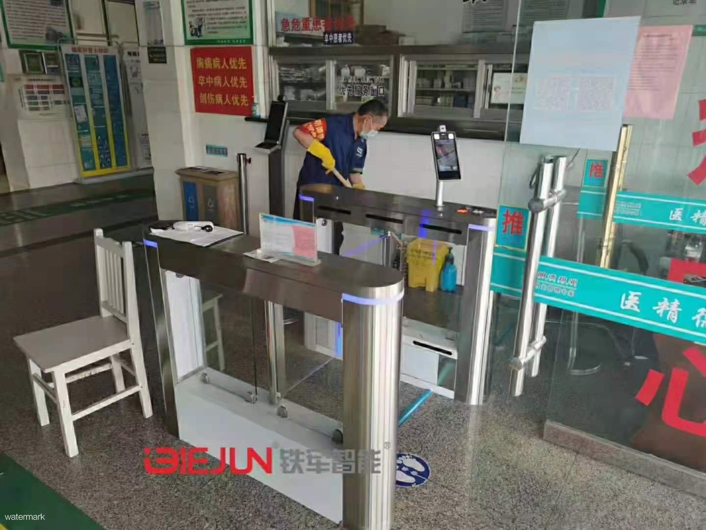 健康碼核驗(yàn)人臉識別測溫閘機(jī)助力疫情管制