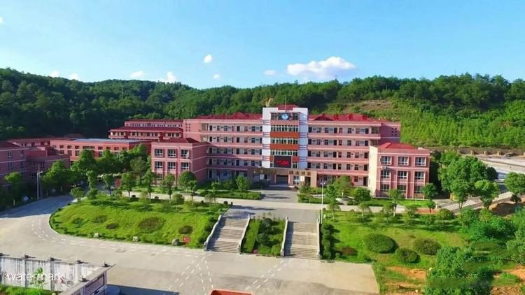 江西省安?？h城北學?！梢苿又悄荛l機解決校園“消防通道、校園信息推送”難題