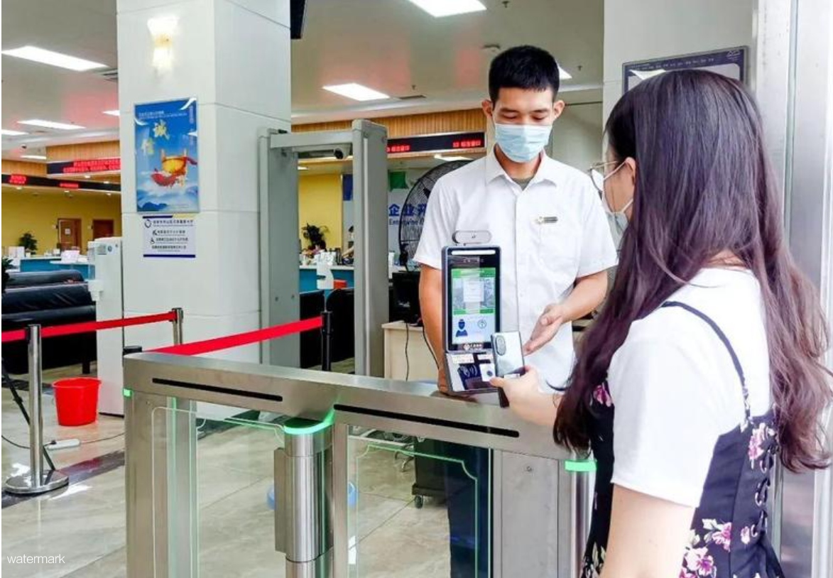 人臉識別電子感應(yīng)測溫閘機到底好不好用