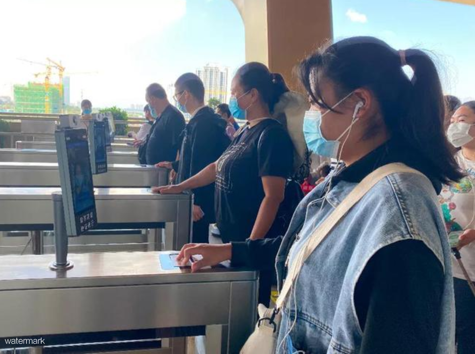 健康碼測溫人臉識別一體機綠碼快速核驗通行