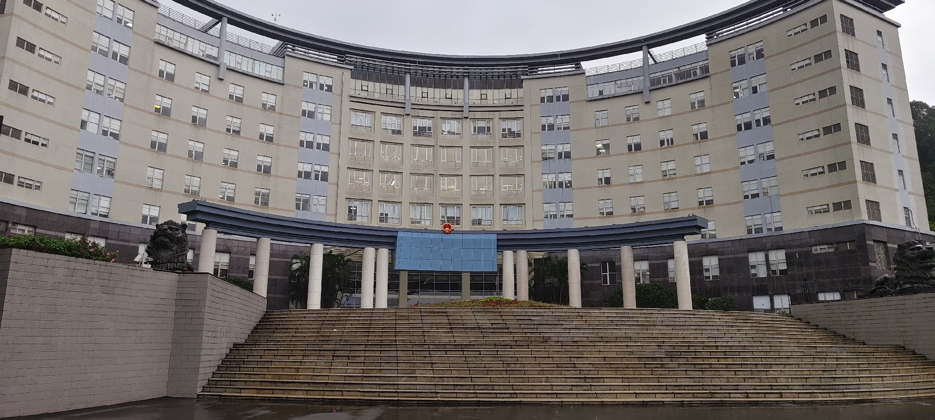 深圳市龍華區人民政府——測溫登記智能閘機系統