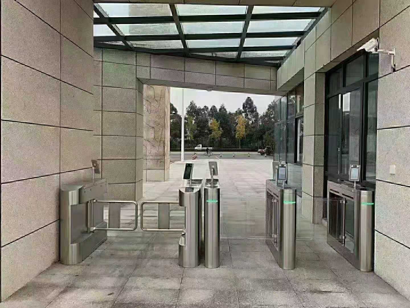 社區防疫門禁管理系統一刷即可通行