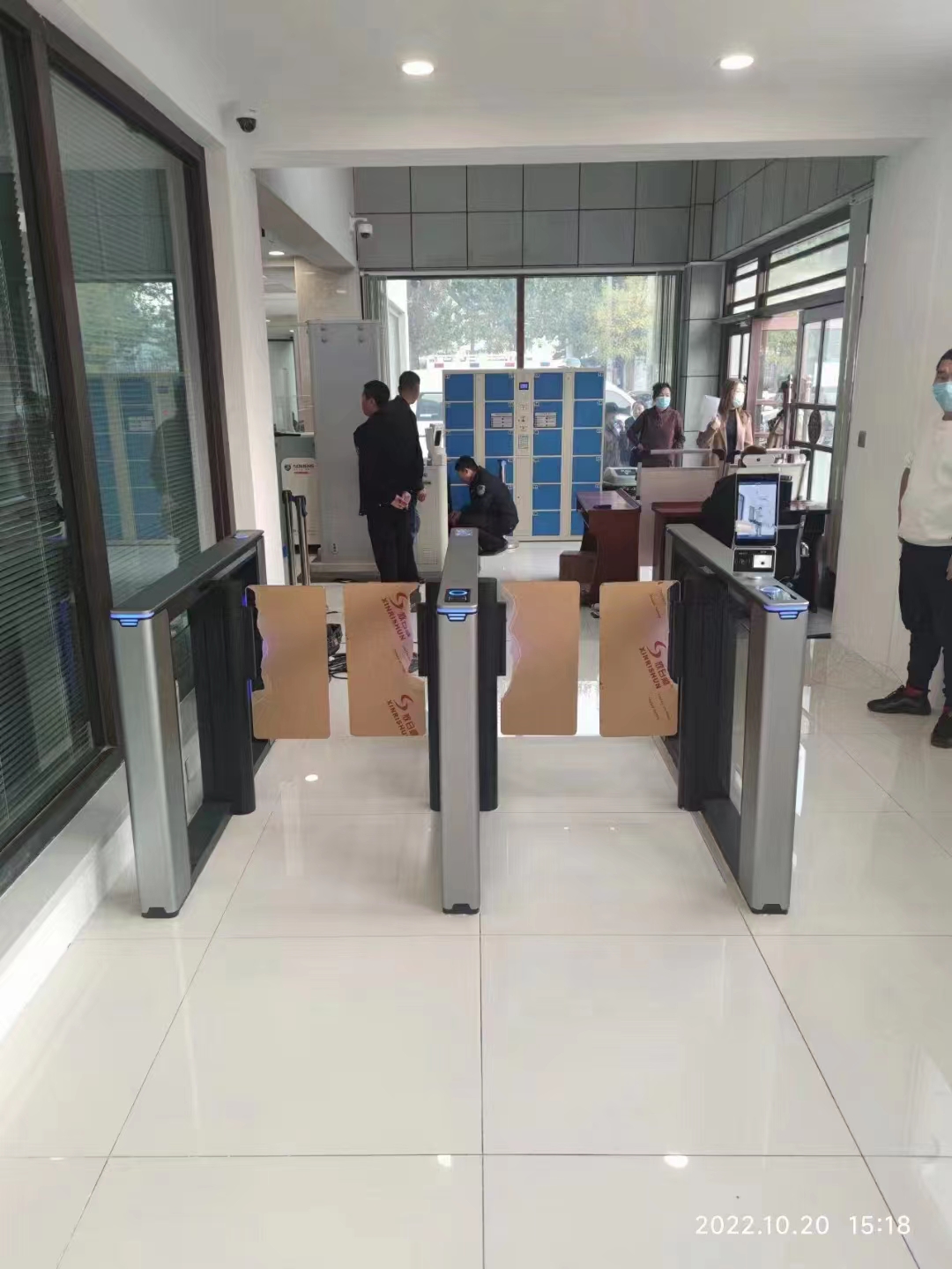 防疫人行通道閘機對比傳統人工防疫核驗工作