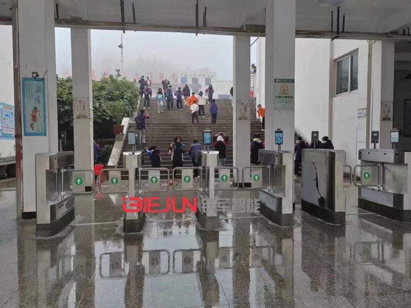 防撞人行通道擺閘的防撞原理說明