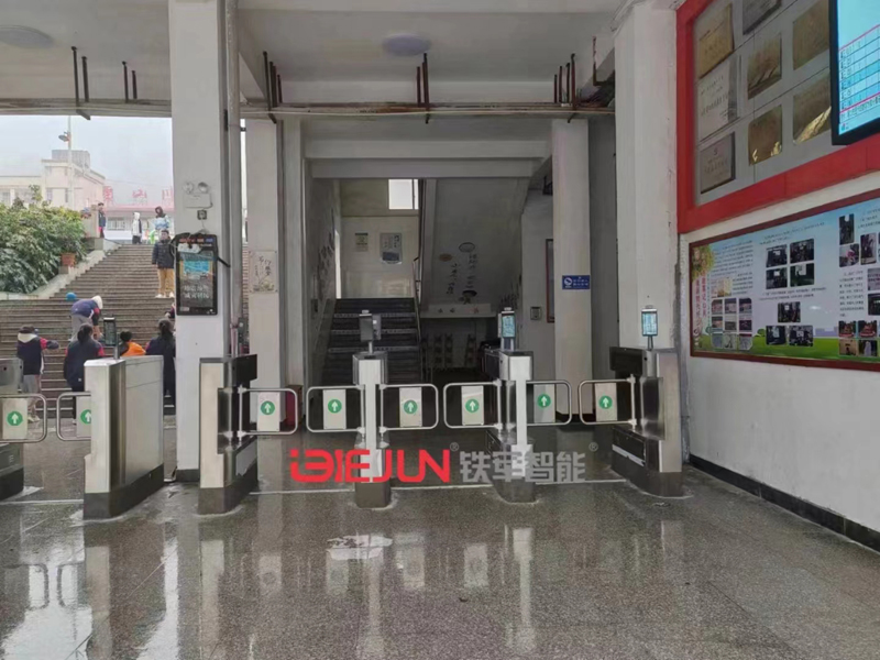 防撞人行通道擺閘與普通人行通道擺閘的主要區別