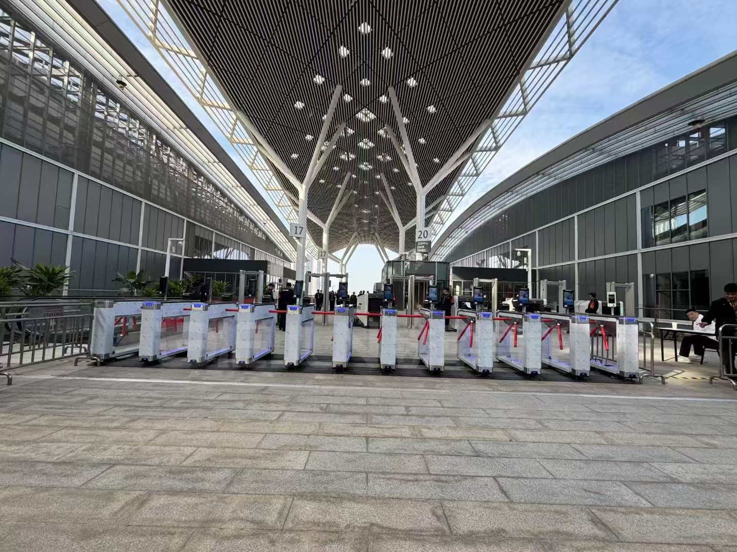 告別紙質(zhì)門票，擁抱未來：演唱會自助檢票閘機(jī)的智能化變革