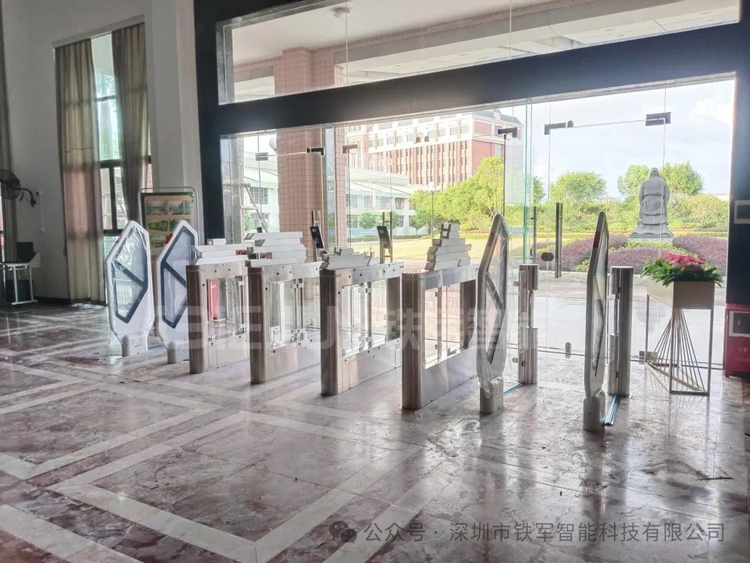 暴雨不懼、極寒無憂：鐵軍智能大學人行通道閘機的環境適應性突破