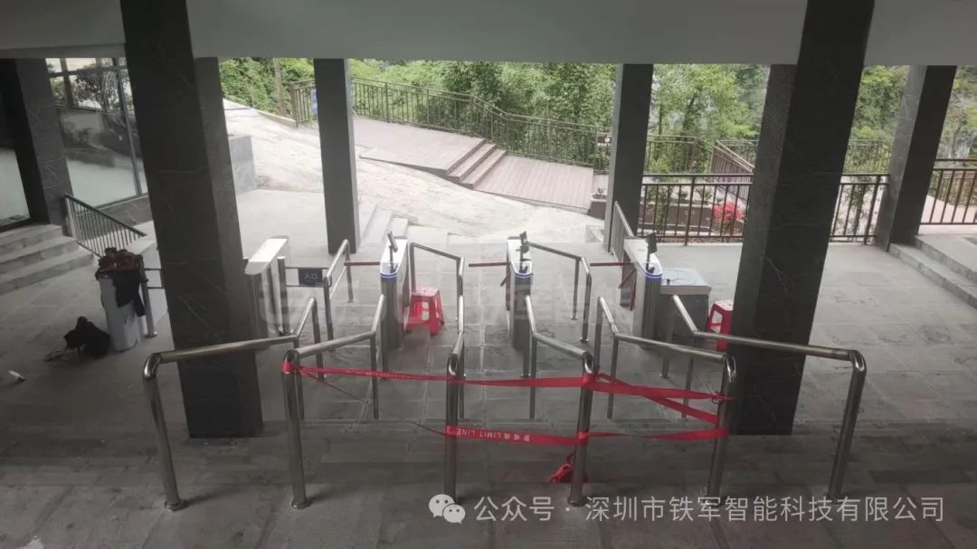 知名的溫泉度假區(qū)閘機(jī)廠家選哪家？——鐵軍智能：一體化方案，可靠之選