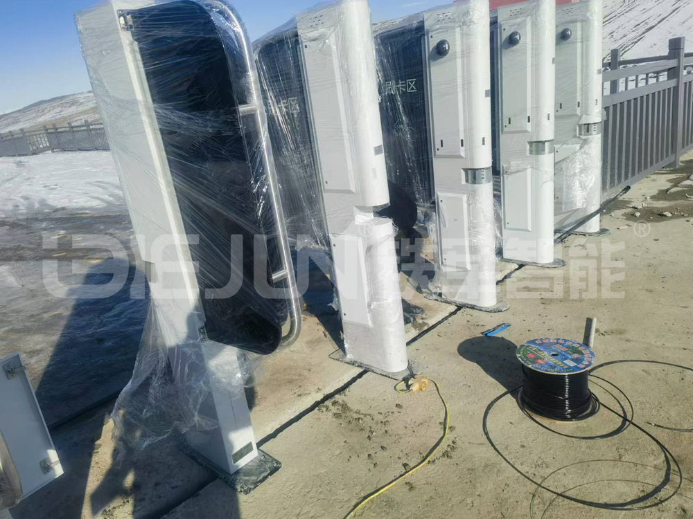 知名的滑雪度假區(qū)閘機(jī)廠家選哪家？——鐵軍智能：軍工品質(zhì)，可靠之選